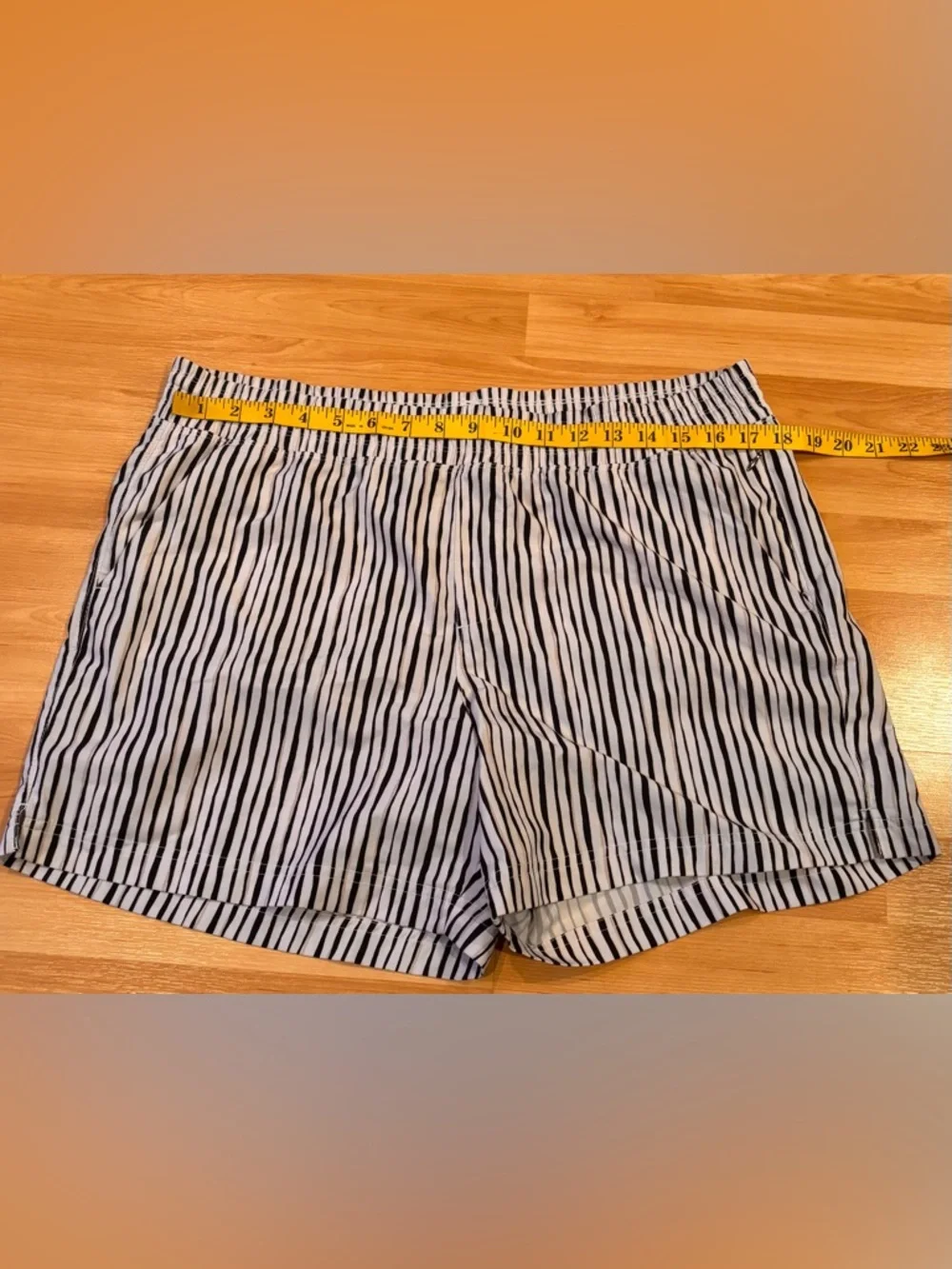 5/$25 Old Navy‎ Black and White Striped Athletic Shorts